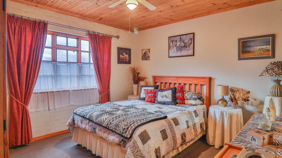 5 Bedroom Property for Sale in Sandbaai Western Cape